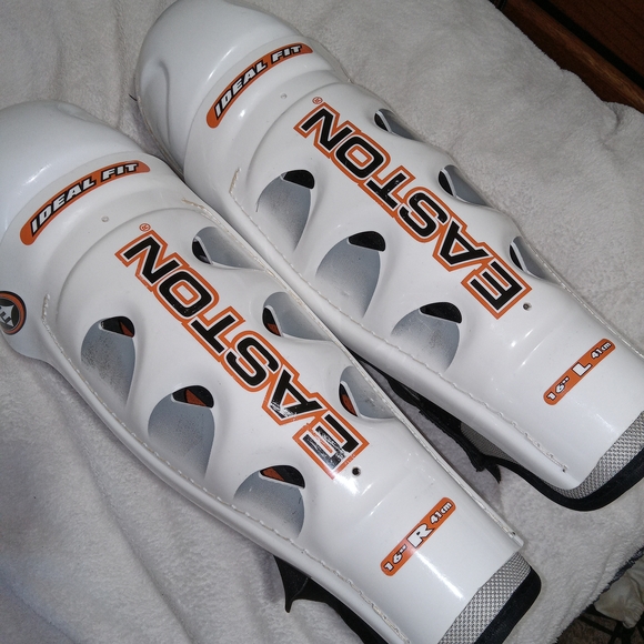 Easton Ideal Fit Hockey Shin Guards 16” White Senior Pair Ice Hockey - Picture 2 of 8